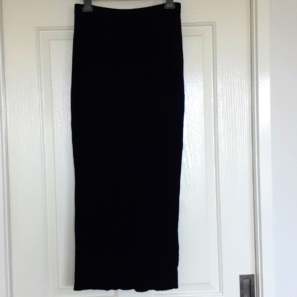 Caroline Morgan Dresses & Skirts - Caroline Morgan sz 12 ribbed long black skirt